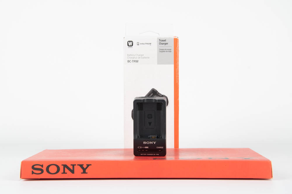 Caricabatteria Sony BC-TRW