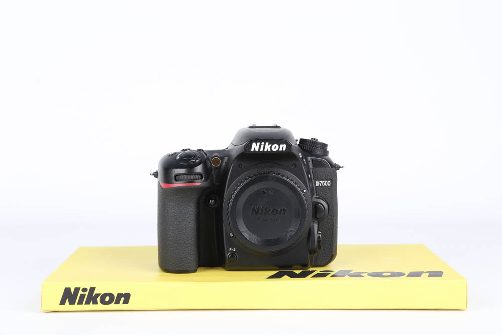 Nikon D7500