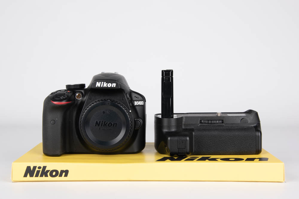 Nikon D3400 + Battery Grip Neewer
