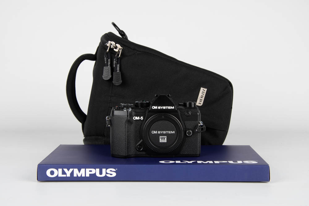 Olympus OM System OM-5 + borsa